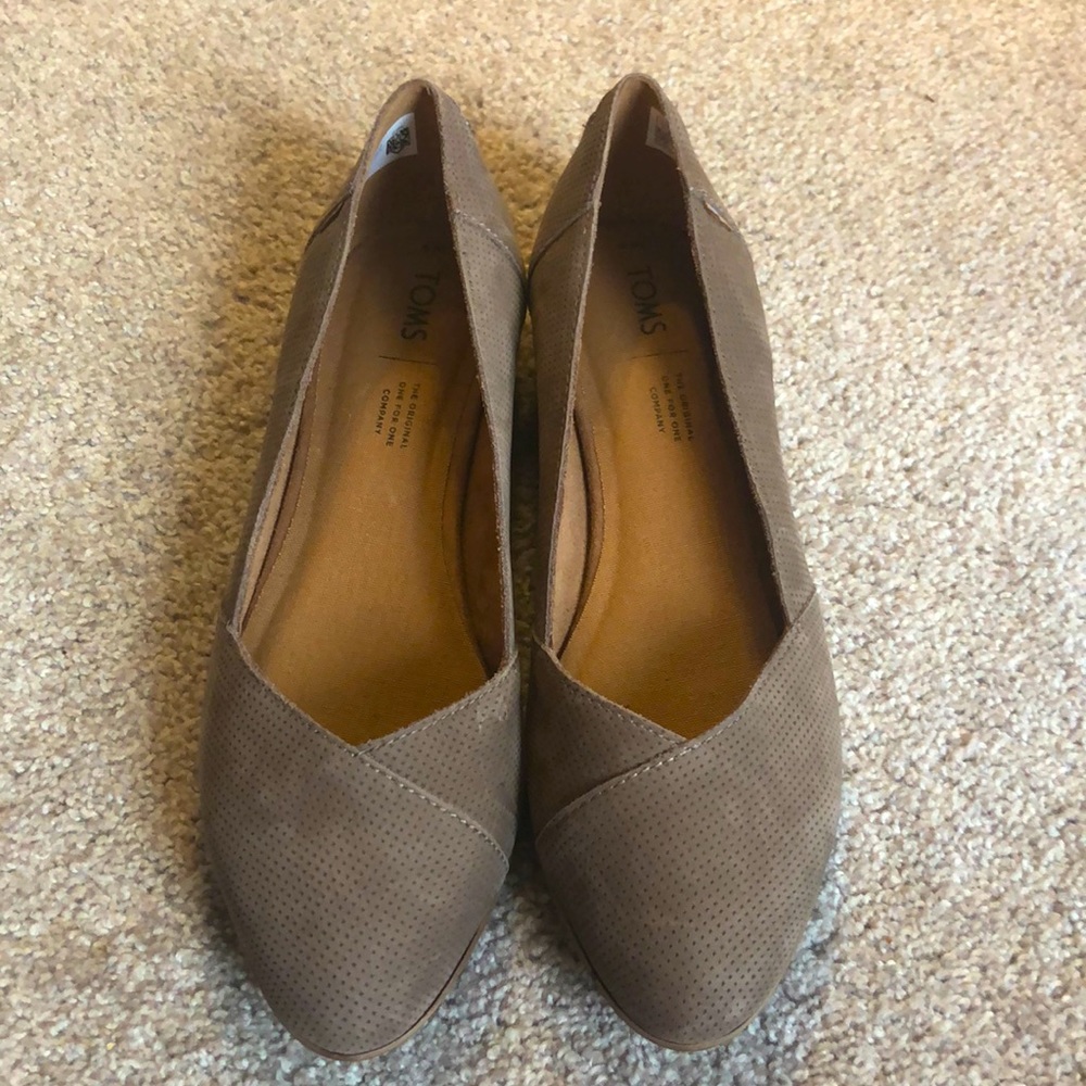 Brand new TOMs size 9 Julie flat, never been worn